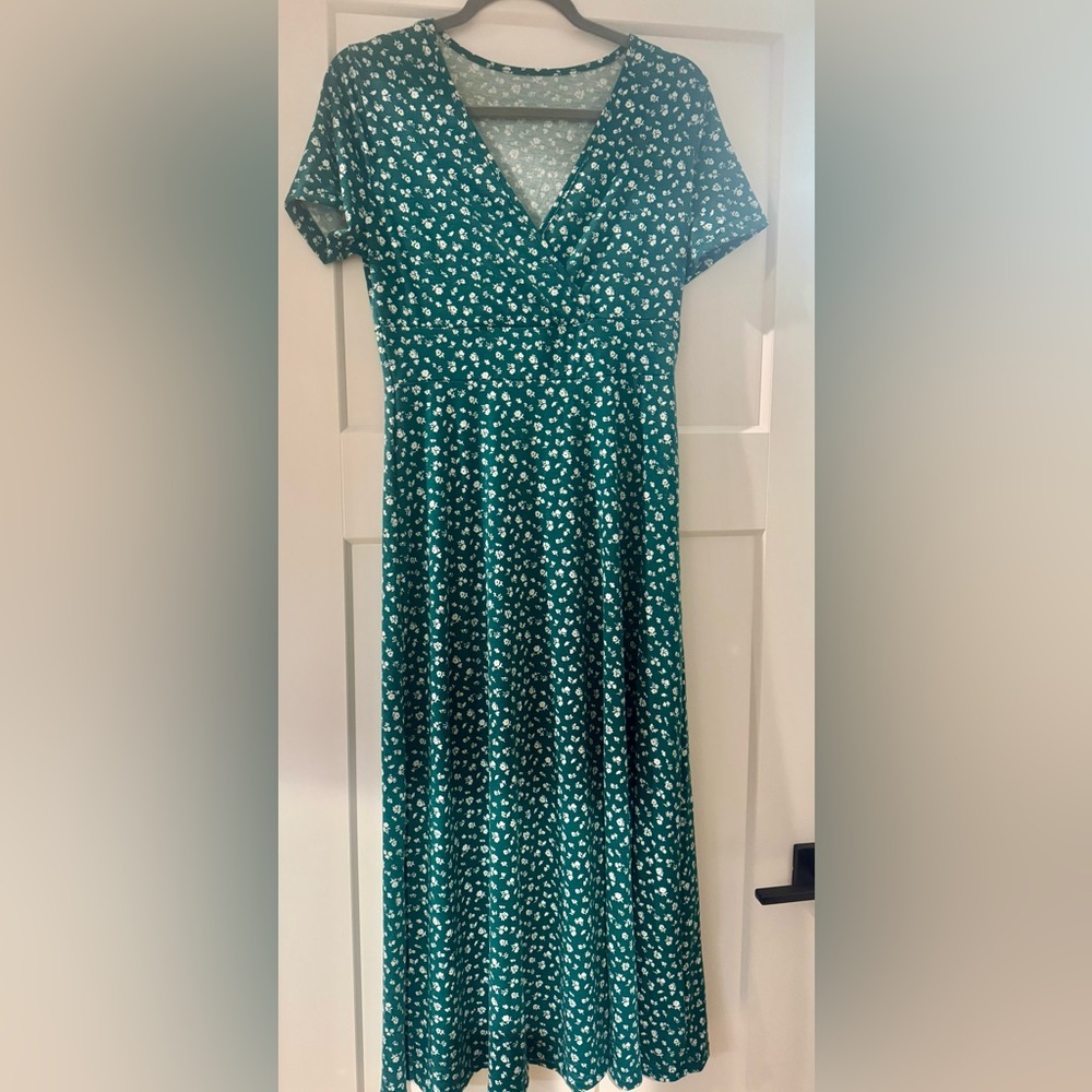 Two dresses! - Picture 6 of 7